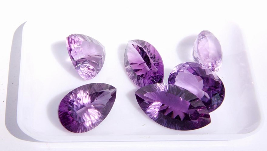 Giải m&atilde; vận t&agrave;i lộc ứng với c&aacute;c loại đ&aacute; qu&yacute;